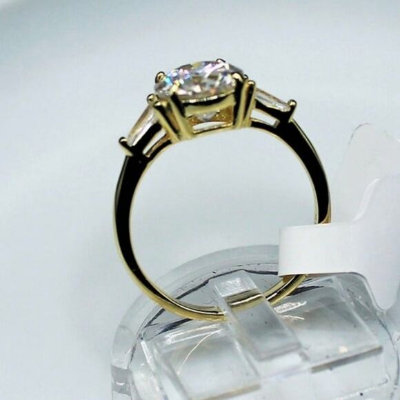 2 Ct Moissanite Engagement Ring Three-Stone Cut Zirconia Accents 18k Gold 6 NWT - Picture 4 of 9